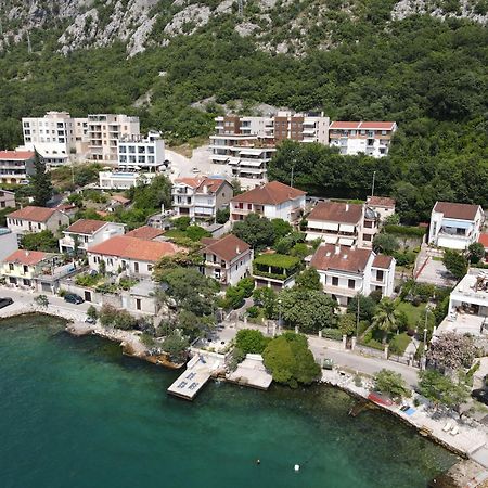 Montenegro Apartmant'S Kotor Bagian luar foto