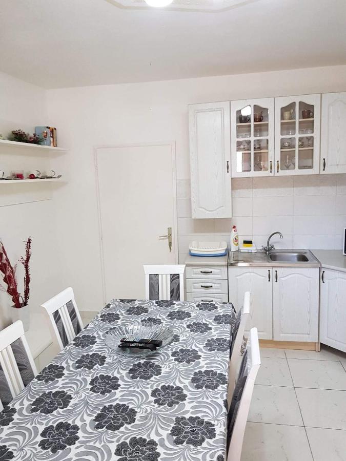 Montenegro Apartmant'S Kotor Bagian luar foto