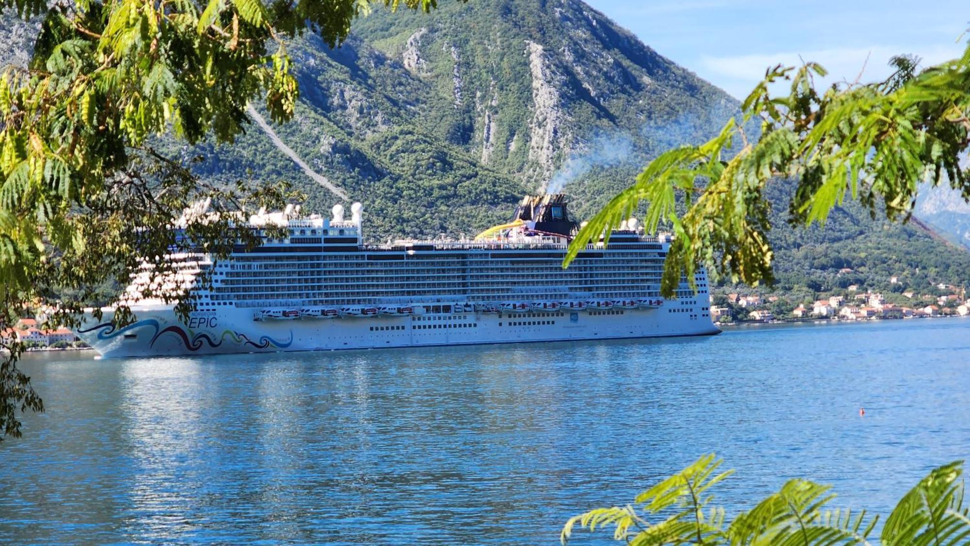 Montenegro Apartmant'S Kotor Bagian luar foto