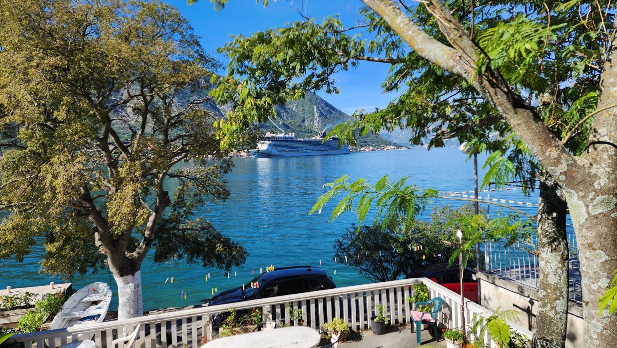 Montenegro Apartmant'S Kotor Bagian luar foto