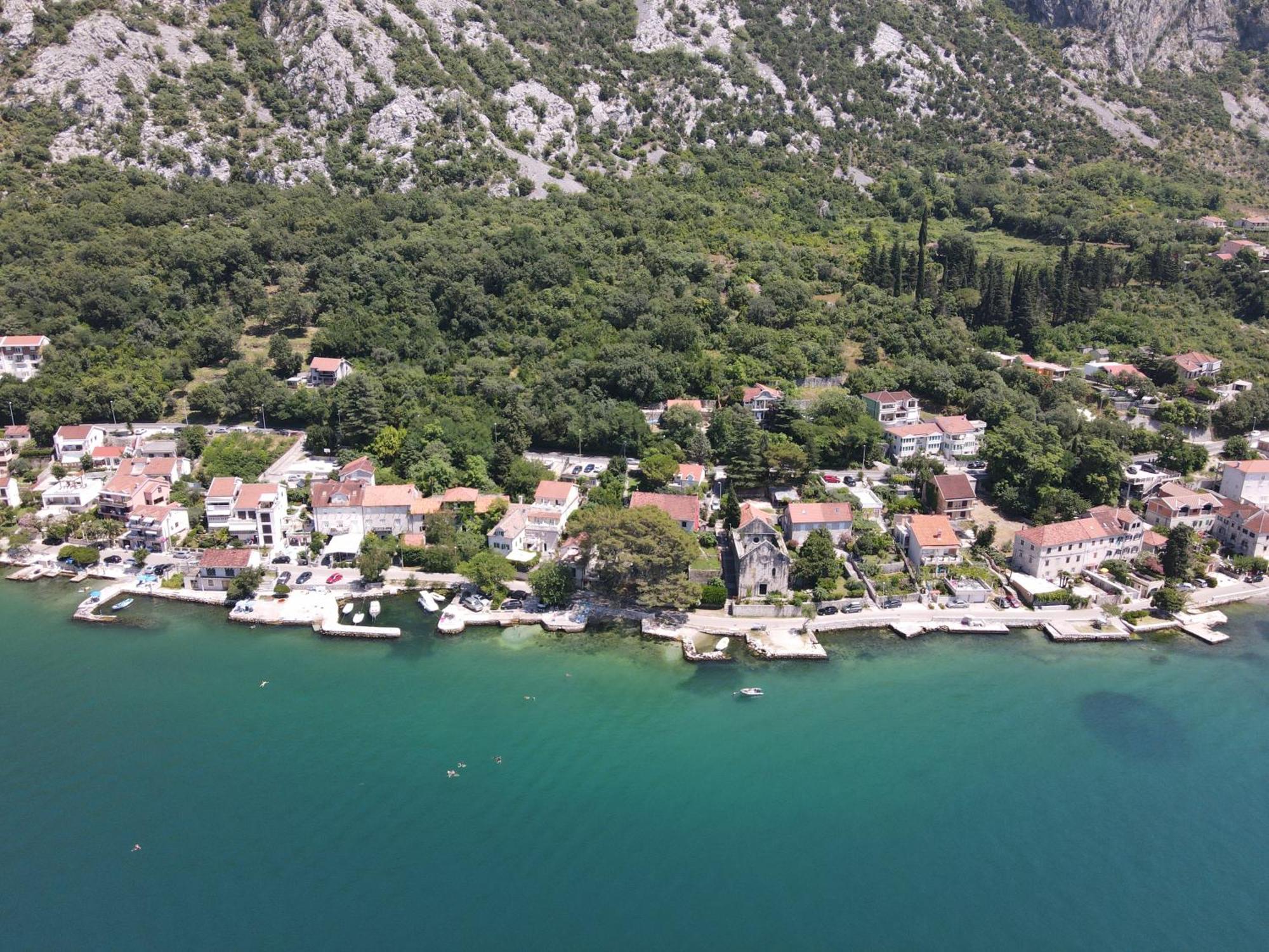 Montenegro Apartmant'S Kotor Bagian luar foto